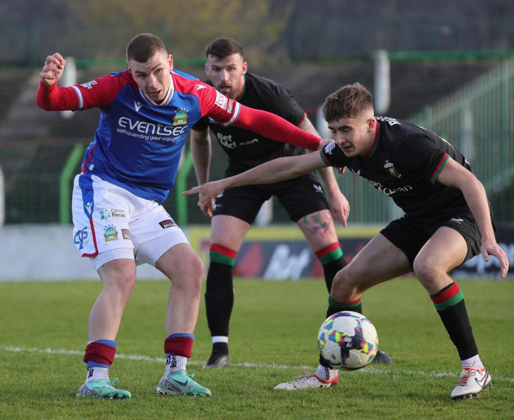 Linfield missed chance to hit summit… but not losing means it’s still a gain for David Healy